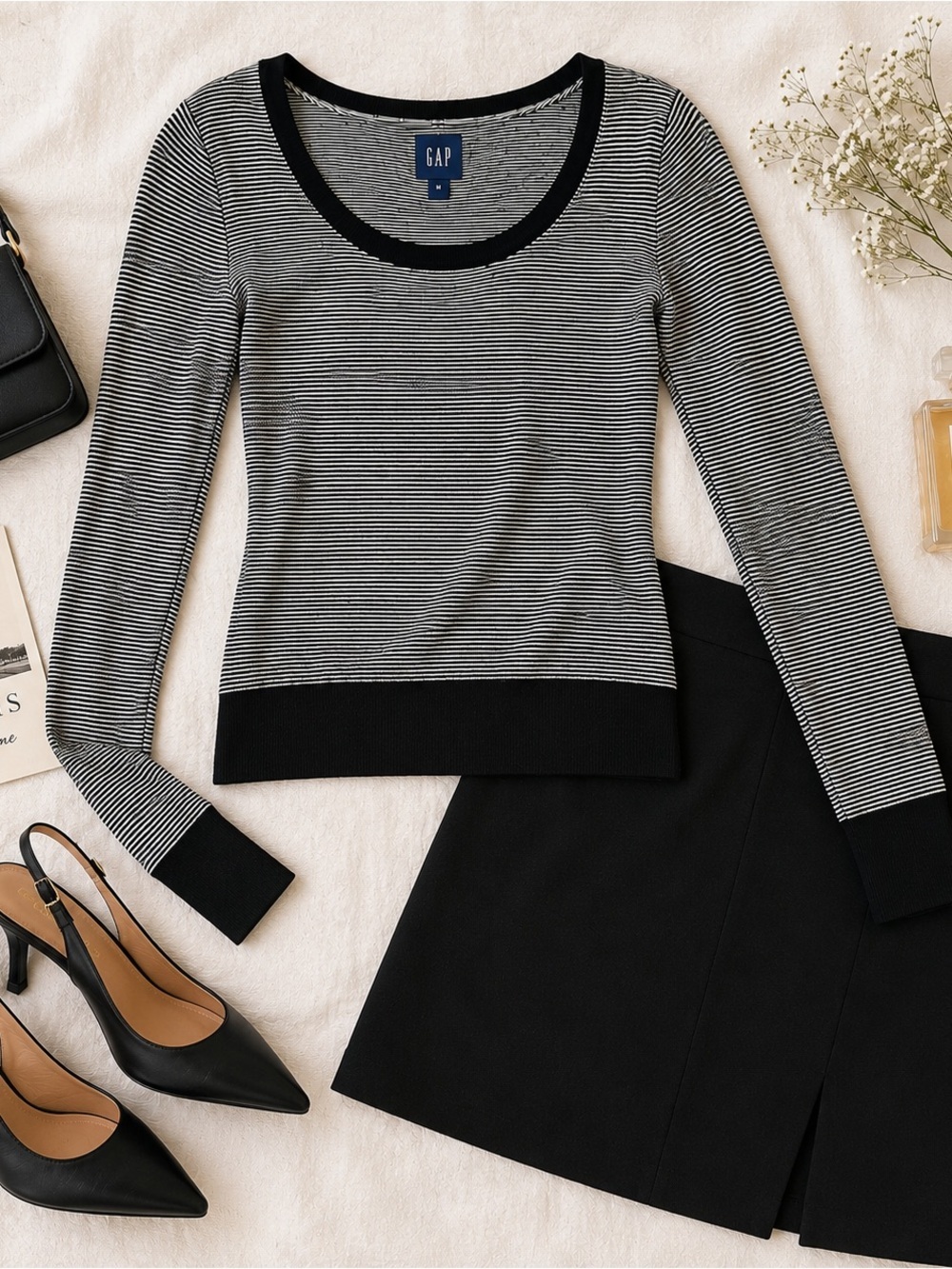 🖤 H&M Black & White Striped Knit Top | Scoop Neck Stretch Sweater | US 4 🖤